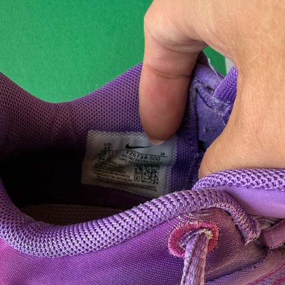 Nike Giannis Immortality 4, size 1 youth - Picture 3 of 8